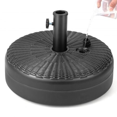 Heavy-duty round umbrella base stand with fillable reservoir, made of HDPE, suitable for 270-300 cm patio umbrellas.